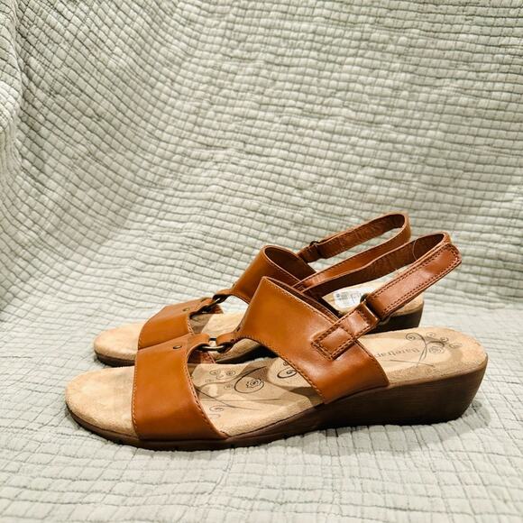 BareTraps felon brown tan Memory Foam Sandals Size 10 - Picture 1 of 10